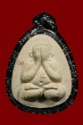 【正神】寺廟屈魁敦 龍婆匹大師 必打 {百歲紀念版} (白色) 配戴型 連黑銀色邊防水殼(No.29848)
