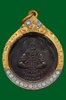 【正牌】寺廟屈班礦大法會 龍婆冠大師 拉胡天神 附驗證卡 連意大利金鑽防水殼(No.30081)