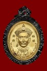 泰國佛牌 蝴蝶王 古巴杰仕納大師 二哥豐 後關公(金色)配戴型 連黑銀色邊防水殼(No.24544)