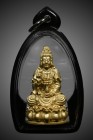 泰國佛牌 寺廟屈嬌戰化 龍婆力腊大師 觀音 小立尊(金色) 配戴型 連黑色邊防水透明殼(No.18859)