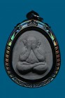 【正牌】寺廟屈破錫鐵 龍婆絕大師 雙面必打佛牌 配戴型 連黑色邊防水殼(No.29215)