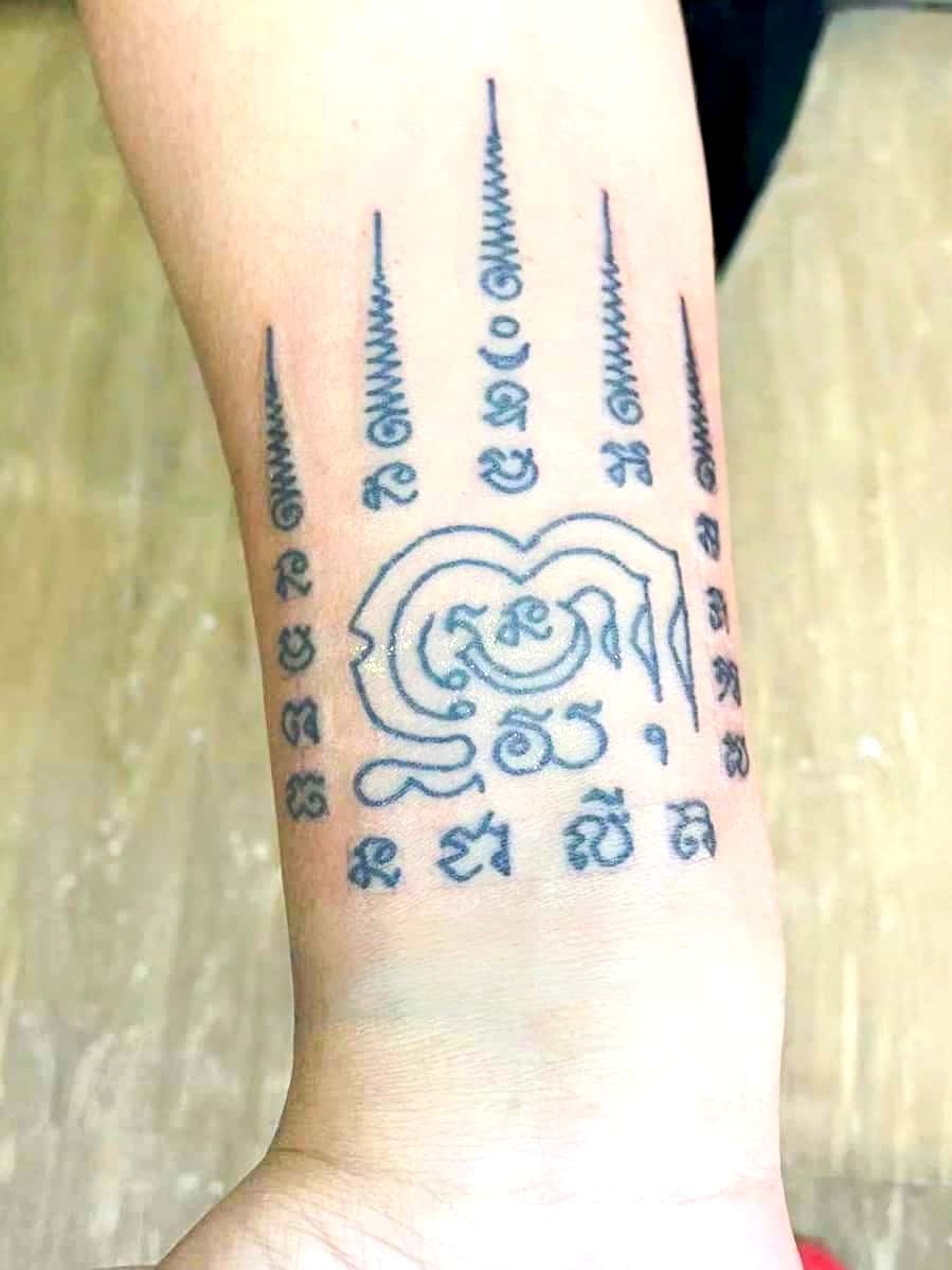 c598d3cb-acaf-46a2-9a1d-3a007110388d1__83100_zoom.jpg (899×1199)
