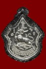 【正牌】高僧龍婆拉架大師{柏阿贊運碌哇剎破} 咬劍虎 {銀色} 連黑銀色邊防水殼(NO.29944)