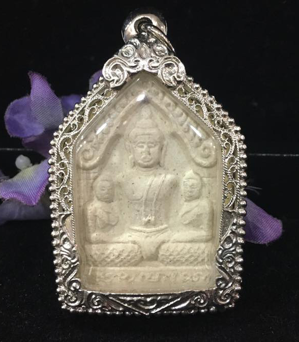 泰国佛牌 阿赞man师傅 坤平将军(抱女) (no.3431)