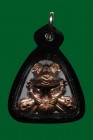 泰國佛牌 古巴丙大師 2564 第一期 招財蛙(紅銅版) 配戴型 連黑色邊防水殼(No.23035)